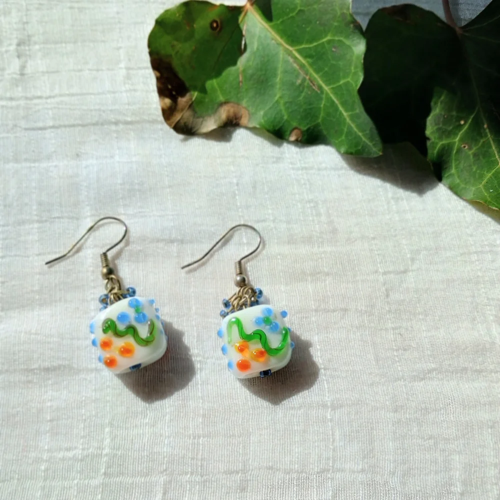 🏵 ARTISAN KITSCH 🏵 VTG hand-blown Lampwork Glass dangle 925 earrings, Coquette